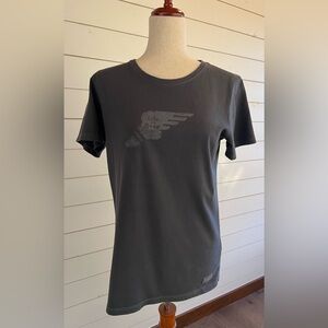 Life Is Good Womens Track Running Shoe Charcoal T-Shirt Medium Crew Vintage